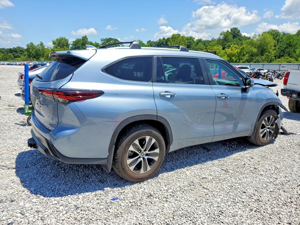 2024 Toyota Highlander VIN 5TDKDRBH2RS551951 COPART salvage auction — UNDERCARRIAGE, Salvage Title, sold $14,100 on 2026-08-21 (photo 3)