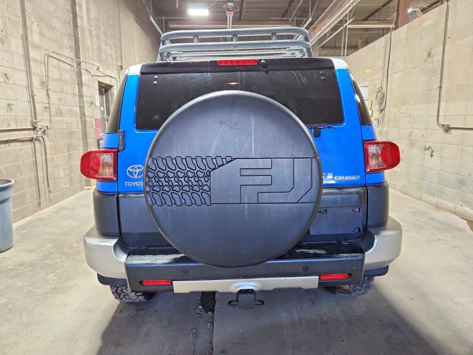 2007 Toyota Fj cruiser VIN JTEBU11F470009795 COPART salvage auction — MINOR DENT/SCRATCHES, Mn - Certificate Of Title, sold $3,200 on 2026-07-21 (photo 6)