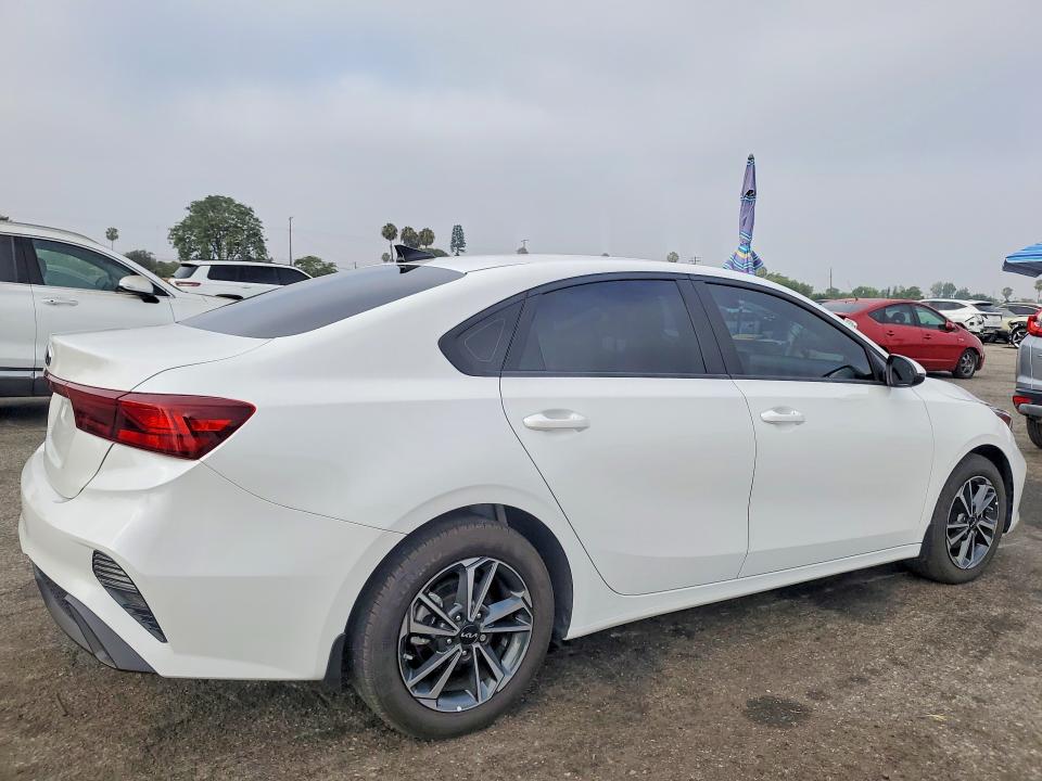 2024 Kia Forte VIN 3KPF24AD7RE781200 COPART salvage auction — MINOR DENT/SCRATCHES, Ca - Cert Of Title-Salvaged, sold $8,600 on 2026-07-29 (photo 3)