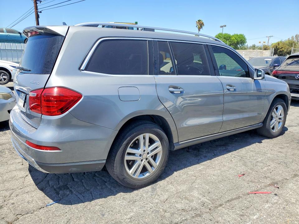 2017 Mercedes-benz Glc VIN WDC0G4JB0HF153323 COPART salvage auction — MINOR DENT/SCRATCHES, Ca - Dis/Dlr/Exp Only Clean Title, sold $950 on 2026-07-23 (photo 3)
