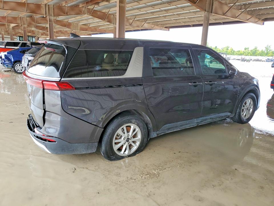 2024 Kia Carnival VIN KNDNB4H30R6433902 COPART salvage auction — REAR END, TX - SALVAGE VEHICLE TITLE, sold $10,300 on 2026-07-28 (photo 3)