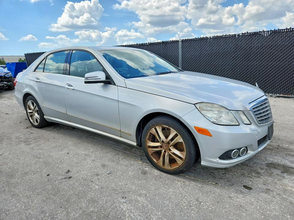 2010 Mercedes-benz E-class VIN WDDHF8HB1AA113480 COPART salvage auction — MINOR DENT/SCRATCHES, Fl - Certificate Of Title, sold $200 on 2026-07-28 (photo 4)