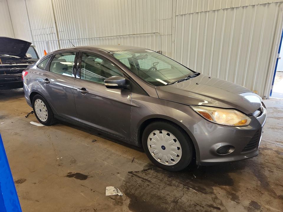 2014 Ford Focus VIN 1FADP3F22EL383300 COPART salvage auction — MINOR DENT/SCRATCHES, Mn - Non Public Clean Title, sold $650 on 2026-08-01 (photo 4)