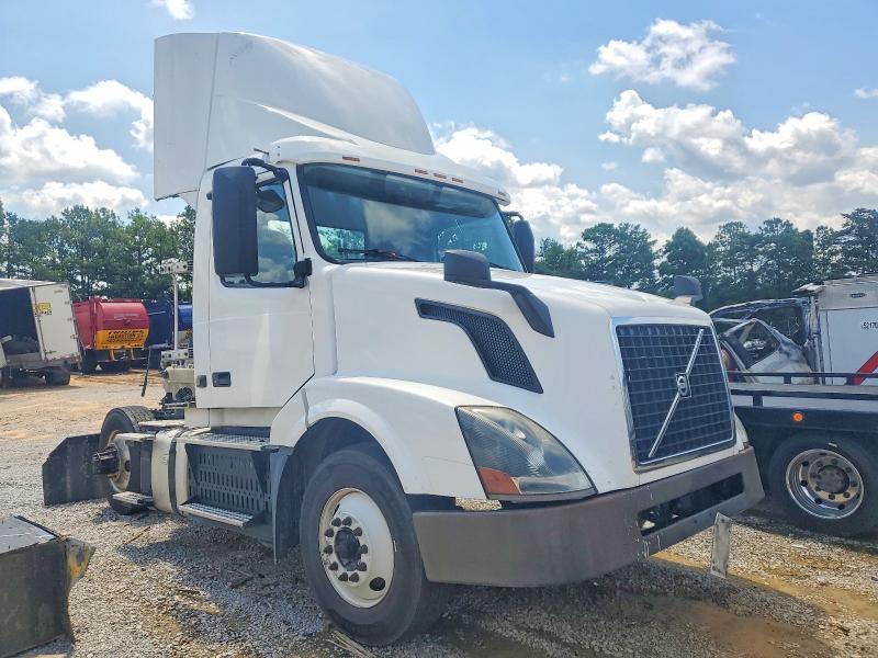 2017 Volvo VIN 4V4N39TG9HN988022 COPART salvage auction — MECHANICAL, In - Certificate Of Title, sold $5,000 on 2026-08-25 (photo 1)