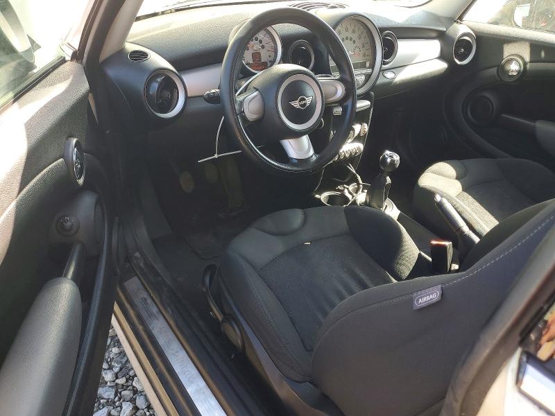 2009 Mini Cooper VIN WMWMF335X9TU75740 COPART salvage auction — MINOR DENT/SCRATCHES, CA - DIS/DLR/EXP ONLY CLEAN TITLE, sold $150 on 2026-08-03 (photo 8)