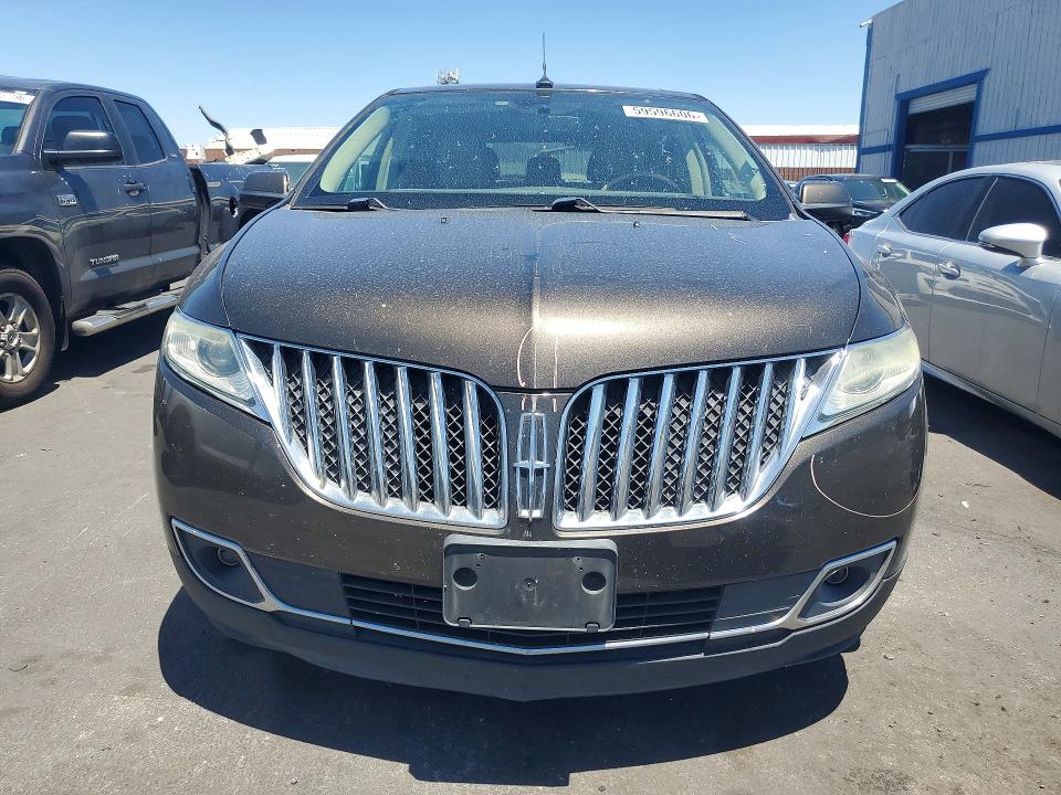 2011 Lincoln Mkx VIN 2LMDJ6JK7BBJ25810 COPART salvage auction — SIDE, NV - SALVAGE TITLE, sold $450 on 2026-07-22 (photo 5)