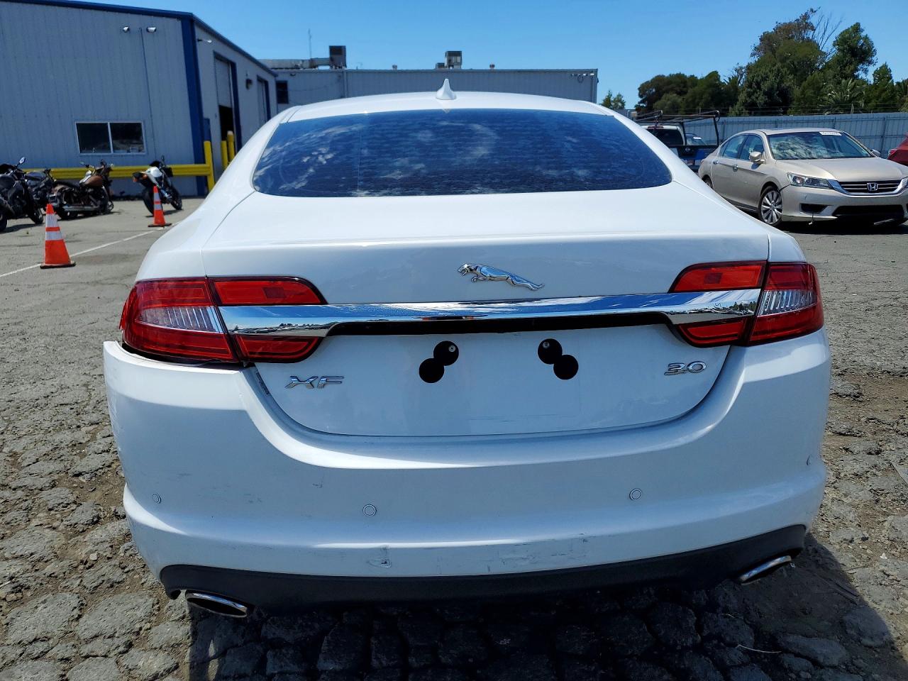 2013 Jaguar XF VIN SAJWA0E71D8S71834 COPART salvage auction — Rear End, Sc - Salvage Title, sold $650 on 2026-09-25 (photo 6)