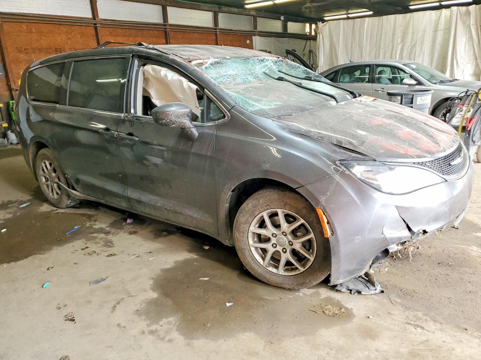 2017 Chrysler Pacifica VIN 2C4RC1DGXHR835990 COPART salvage auction — ROLLOVER, Pa - Certificate Of Salvage, sold $575 on 2026-08-29 (photo 4)
