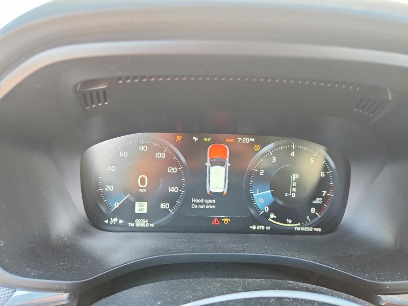2018 Volvo Xc60 VIN LYVA22RM0JB117680 COPART salvage auction — SIDE, Salvage Title, sold $11,300 on 2026-08-04 (photo 9)