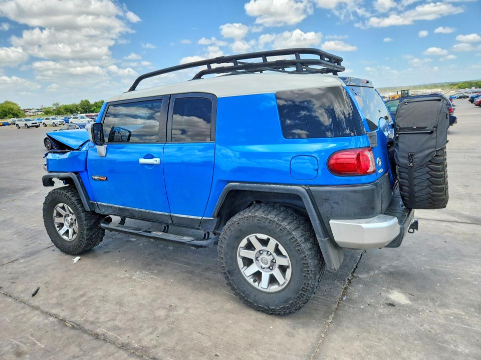 2007 Toyota Fj cruiser VIN JTEBU11F370065520 COPART salvage auction — FRONT END, Tx - Salvage Vehicle Title, sold $3,000 on 2026-07-20 (photo 2)
