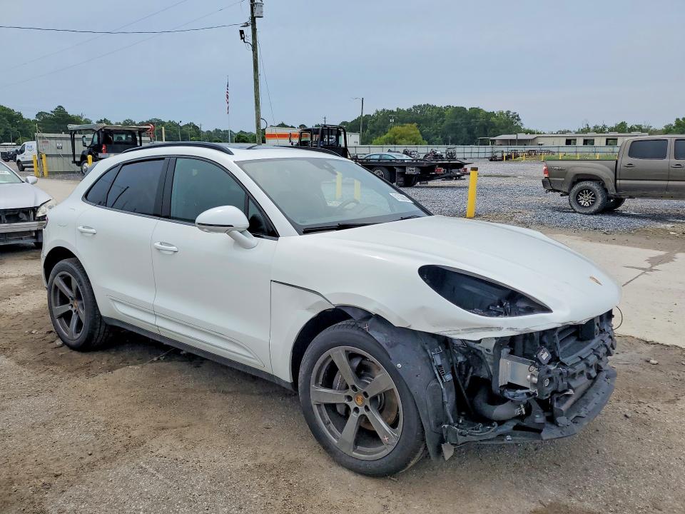 2023 Porsche Macan VIN WP1AA2A52PLB06903 COPART salvage auction — Front End, St - Salvage Title, sold $20,500 on 2026-09-17 (photo 4)