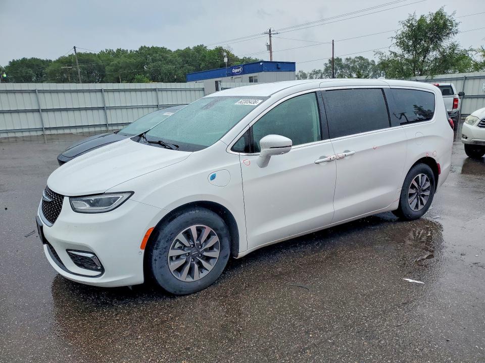 2022 Chrysler Pacifica VIN 2C4RC1L72NR121638 — COPART salvage auction photo