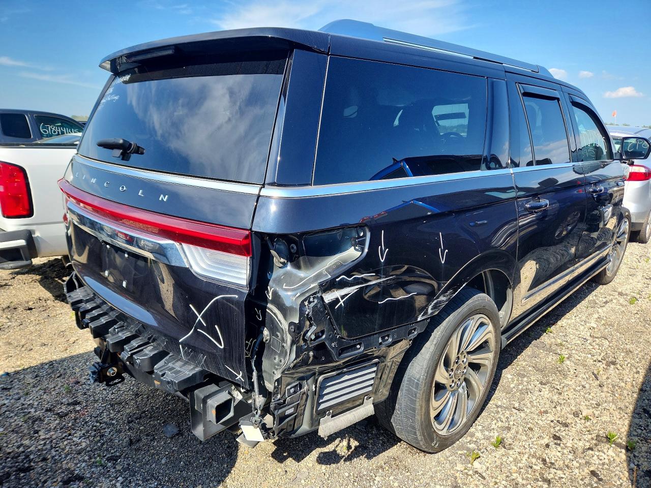 2024 Lincoln Navigator VIN 5LMJJ3NG6REL12471 COPART salvage auction — Front End, IL - SALVAGE CERTIFICATE, sold $24,800 on 2026-07-10 (photo 3)