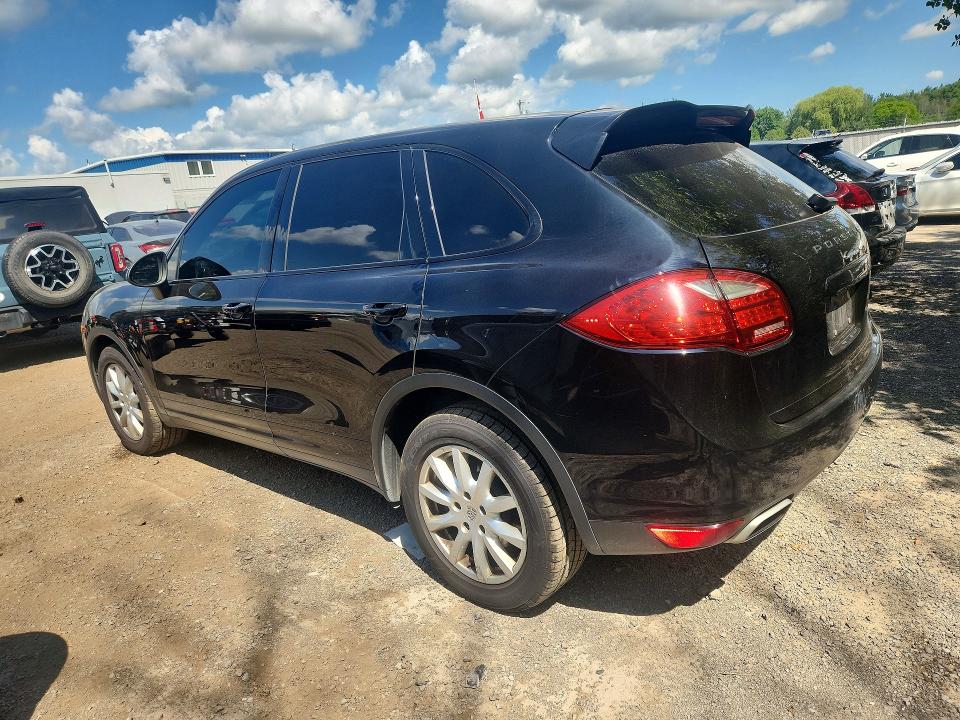 2014 Porsche Cayenne VIN WP1AA2A22ELA93878 COPART salvage auction — SIDE, On - Permit No Brand - Unfit, sold $2,150 on 2026-08-18 (photo 2)