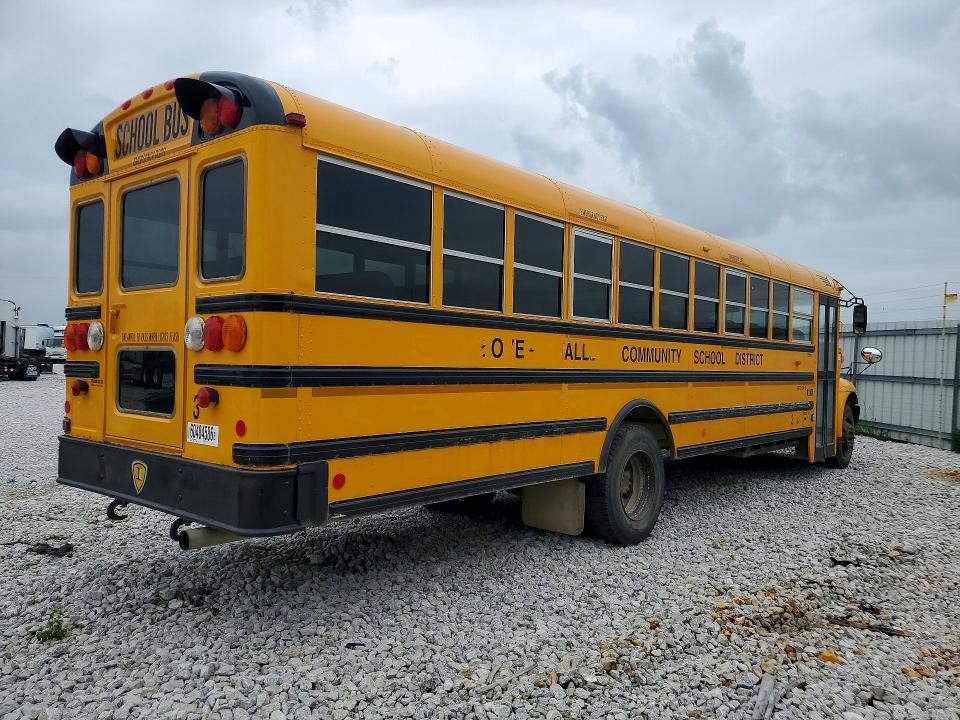 2006 Ic VIN 4DRBUAAN96B258233 COPART salvage auction — HAIL, Ne - Cert Of Title-Salvage, sold $575 on 2026-09-03 (photo 3)