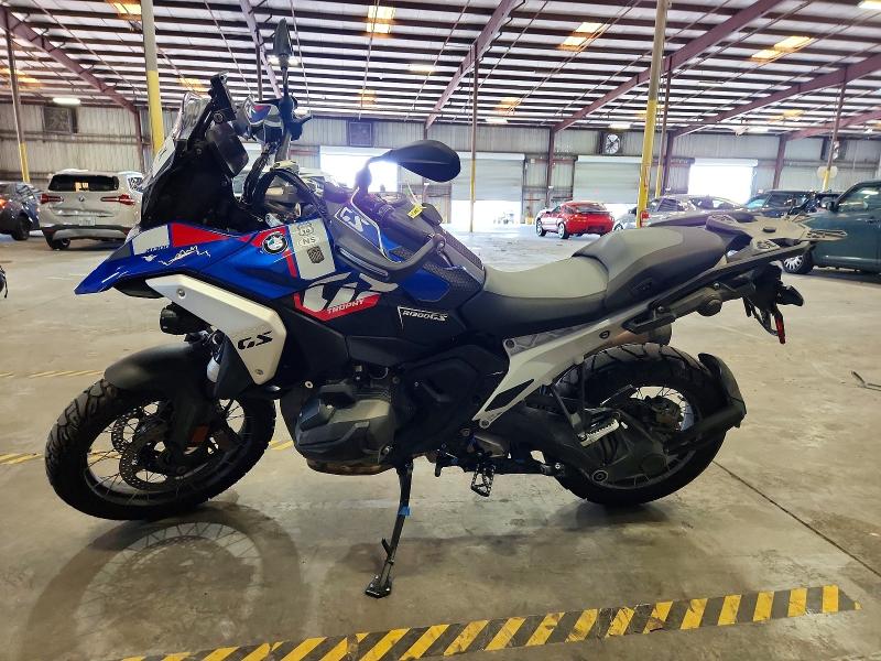 2025 BMW R 1300 VIN WB10M2305S6L52869 COPART salvage auction — REJECTED REPAIR, Salvage Title, sold $11,100 on 2026-07-22 (photo 3)
