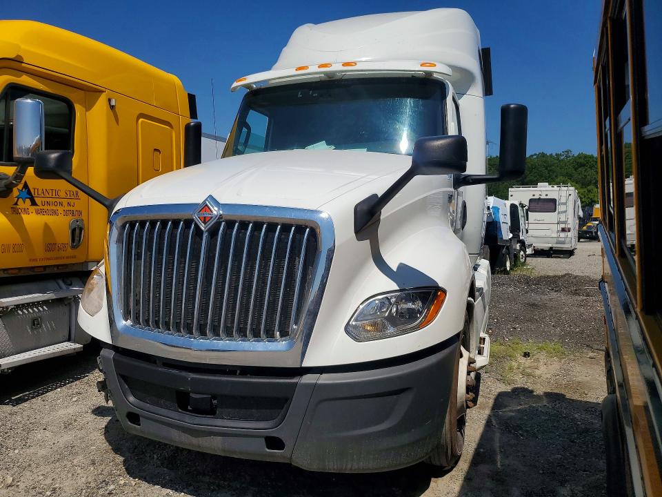 2019 International VIN 3HSDZAPR4KN326161 — COPART salvage auction photo