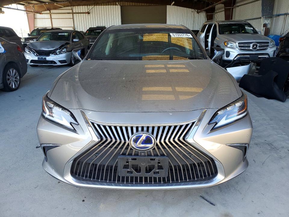 2020 Lexus ES VIN 58AE21B17LU012174 COPART salvage auction — REAR END, CA - SALVAGE CERTIFICATE, sold $13,900 on 2026-08-24 (photo 5)