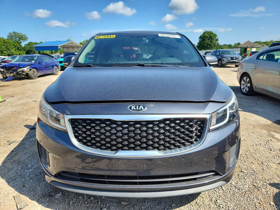 2017 Kia SEDONA VIN KNDMB5C12H6246330 COPART salvage auction — NORMAL WEAR, AL - CERTIFICATE OF TITLE, sold $900 on 2026-07-24 (photo 5)
