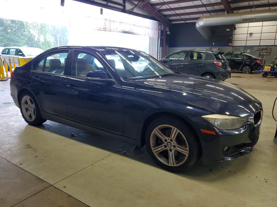 2014 BMW 3er VIN WBA3A5G51ENP27146 COPART salvage auction — MINOR DENT/SCRATCHES, Fl - Certificate Of Title (P), sold $1,900 on 2026-07-09 (photo 4)