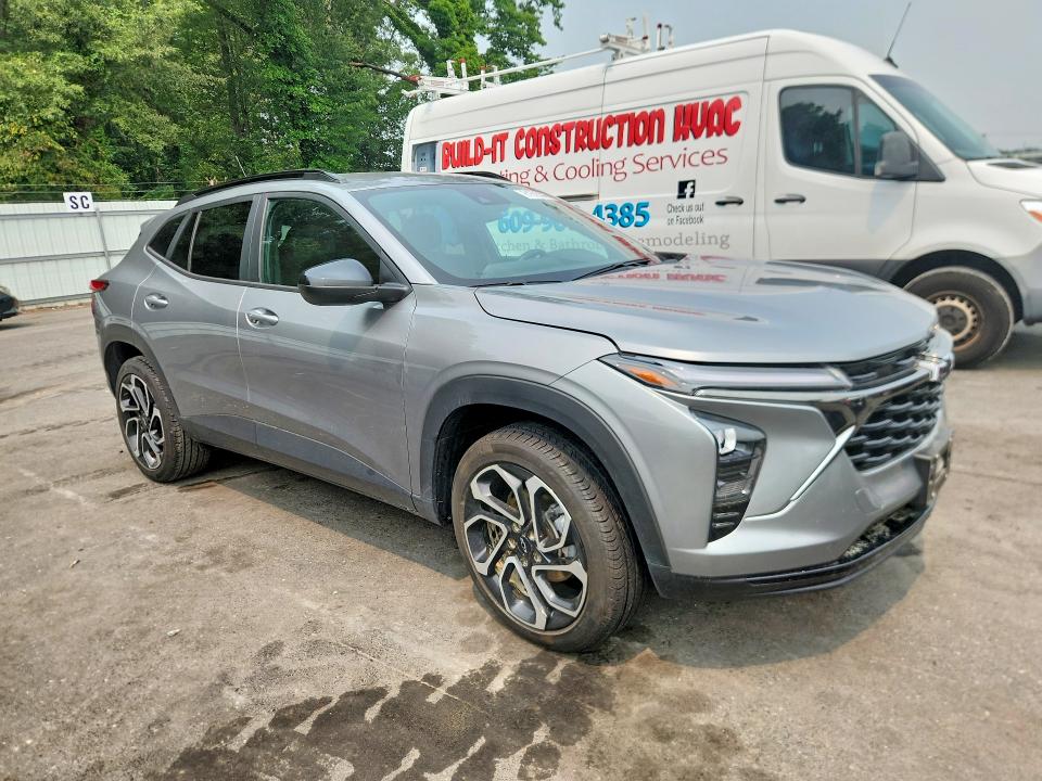 2025 Chevrolet Trax VIN KL77LJEP5SC029297 COPART salvage auction — WATER/FLOOD, Nj - Cert Of Title-Salvage Flood, sold $7,400 on 2026-08-27 (photo 4)