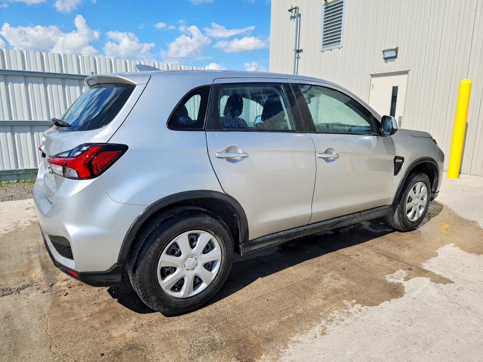2023 Mitsubishi Rvr VIN JA4AHUAU7PU605412 COPART salvage auction — MINOR DENT/SCRATCHES, ON - PERMIT NO BRAND - UNFIT (P), sold $2,200 on 2026-07-29 (photo 3)