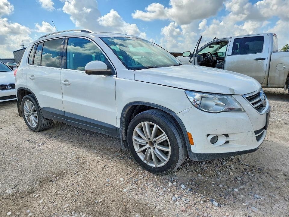 2009 Volkswagen Tiguan VIN WVGBV75N39W521811 COPART salvage auction — NORMAL WEAR, TX - CERT OF TITLE-REBUILT SALVAGE, sold $825 on 2026-07-14 (photo 4)