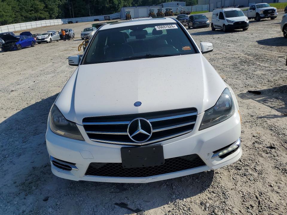 2014 Mercedes-benz VIN WDDGF8AB8ER319506 COPART salvage auction — MINOR DENT/SCRATCHES, Salvage Title, sold $700 on 2026-07-22 (photo 5)