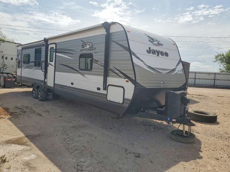2018 Jayflight VIN 1UJBJ0BT8J1T20126 — COPART salvage auction photo