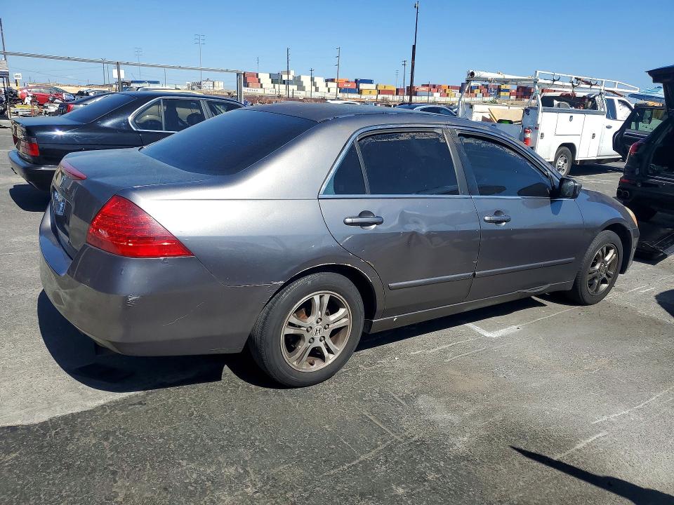 2006 Honda Accord VIN 1HGCM56716A124656 COPART salvage auction — MINOR DENT/SCRATCHES, Ca - Dis/Dlr/Exp Only Clean Title, sold $275 on 2026-07-17 (photo 3)