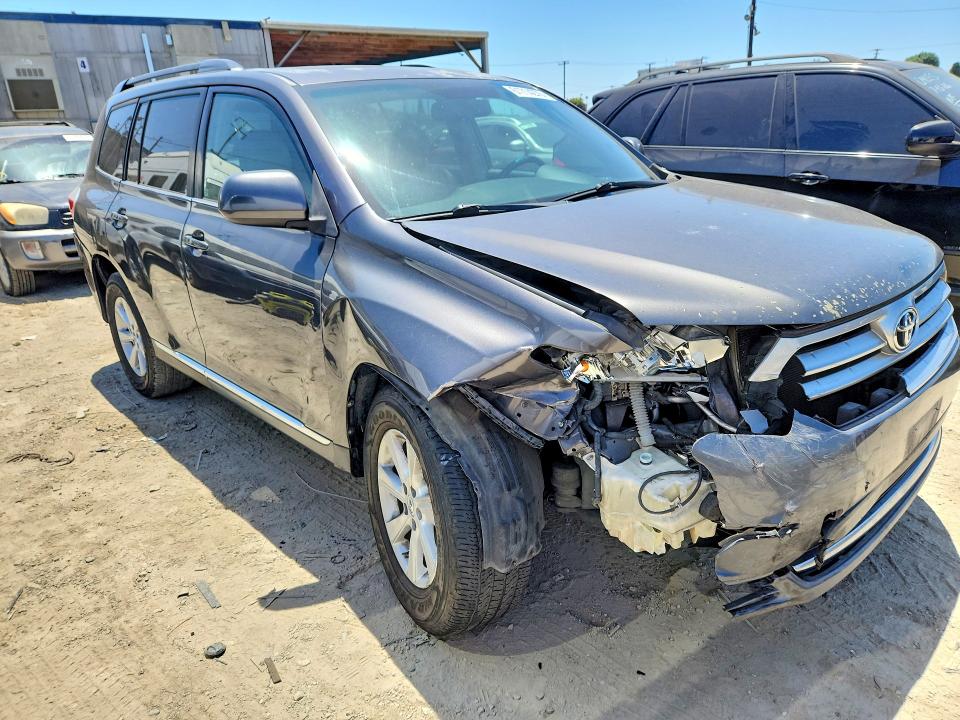 2011 Toyota Highlander VIN 5TDZK3EH9BS040546 COPART salvage auction — FRONT END, CA - SALVAGE CERTIFICATE, sold $850 on 2026-07-30 (photo 4)