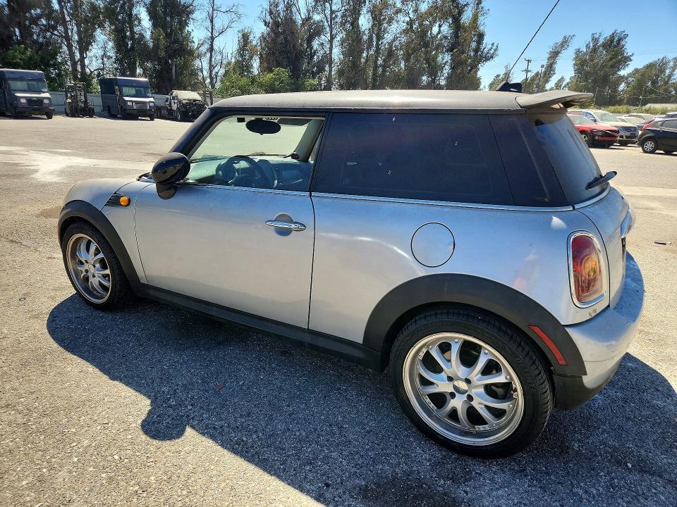 2010 Mini Cooper VIN WMWMF3C50ATZ64264 COPART salvage auction — NORMAL WEAR, Ca - Dis/Dlr/Exp Only Clean Title, sold $325 on 2026-07-31 (photo 2)