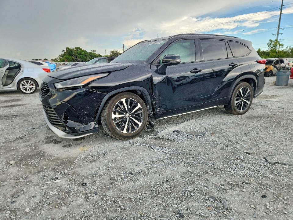 2021 Toyota Highlander VIN 5TDLZRAH6MS085716 COPART salvage auction — FRONT END, Fl - Cert Of Title Slvg Rebuildable, sold $13,600 on 2026-07-17 (photo 1)