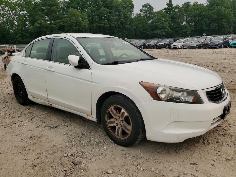 2008 Honda Accord VIN JHMCP26378C017361 COPART salvage auction — MINOR DENT/SCRATCHES, MA - CERTIFICATE OF TITLE, sold $575 on 2026-07-27 (photo 4)