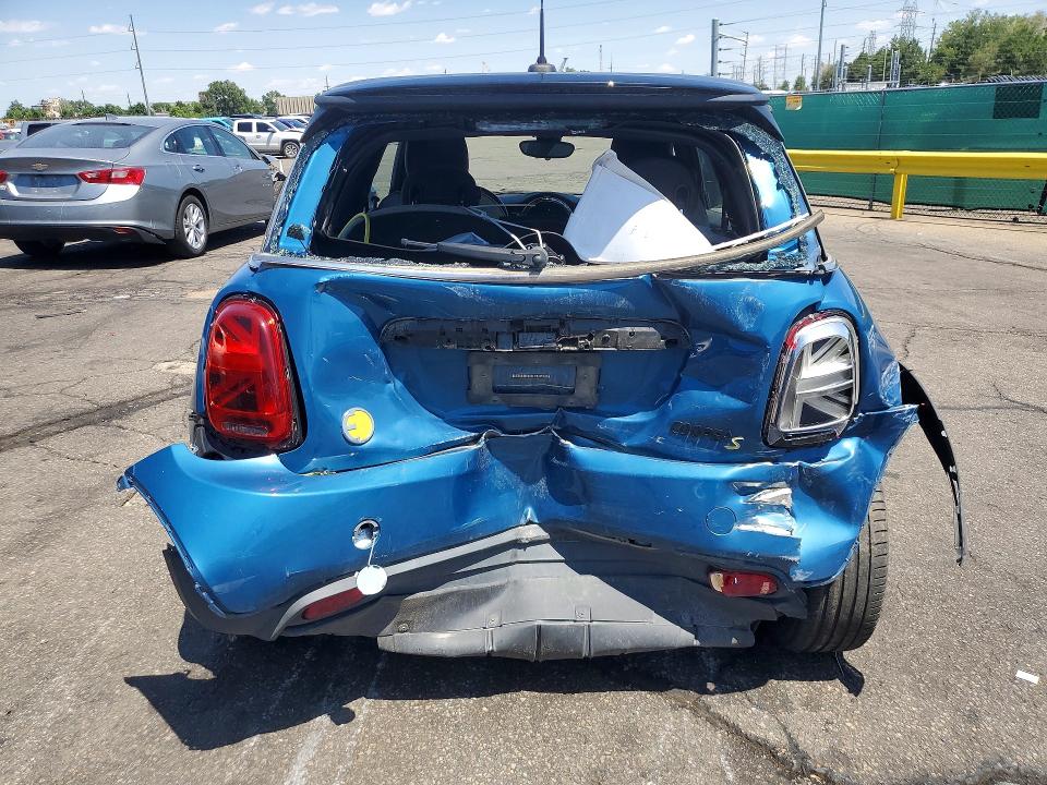 2022 Mini Cooper VIN WMW13DJ03N2P63088 COPART salvage auction — REAR END, Az - Cert Of Title - Salvage, sold $4,000 on 2026-08-11 (photo 6)