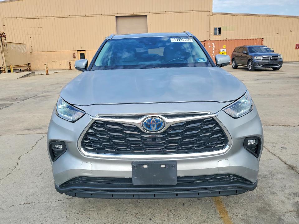 2020 Toyota Highlander hybrid VIN 5TDGBRCH5LS510912 COPART salvage auction — MINOR DENT/SCRATCHES, NJ - CERTIFICATE OF TITLE, sold $23,250 on 2026-07-28 (photo 5)