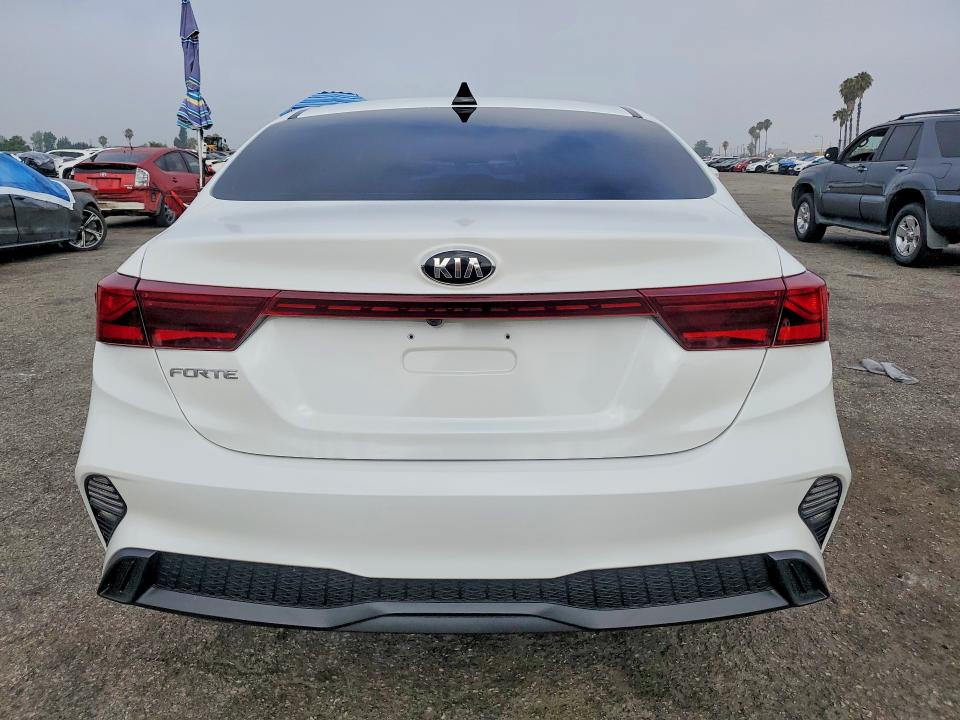 2024 Kia Forte VIN 3KPF24AD7RE781200 COPART salvage auction — MINOR DENT/SCRATCHES, Ca - Cert Of Title-Salvaged, sold $8,600 on 2026-07-29 (photo 6)