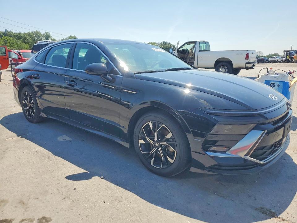 2024 Hyundai Sonata VIN KMHL64JA9RA399133 COPART salvage auction — MINOR DENT/SCRATCHES, Fl - Cert Of Title-Slvg Rebld Flood, sold $9,900 on 2026-08-19 (photo 4)