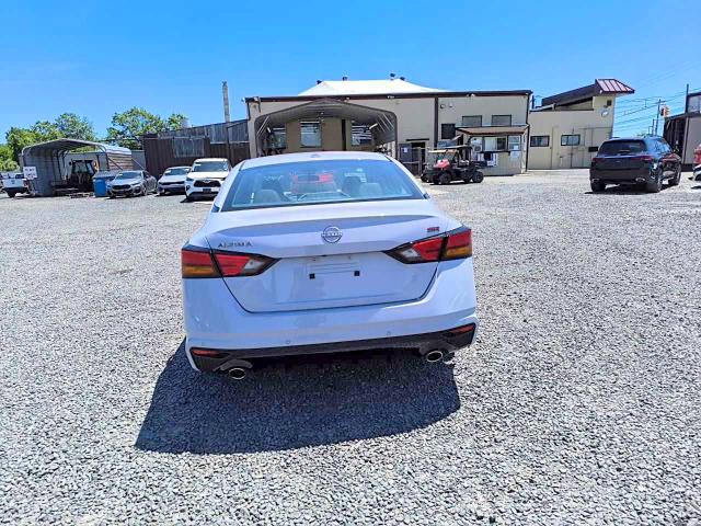 2025 Nissan Altima VIN 1N4BL4CV9SN415084 COPART salvage auction — WATER/FLOOD, Nj - Cert Of Title-Salvage Flood, sold $19,000 on 2026-07-28 (photo 6)