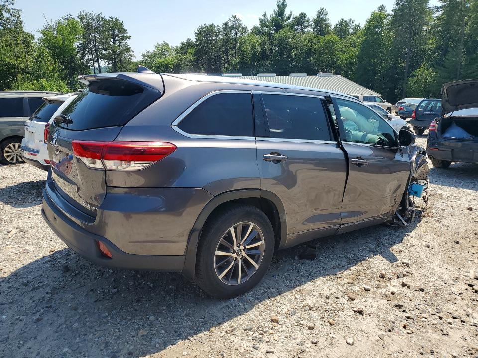 2017 Toyota Highlander VIN 5TDJZRFH8HS468689 COPART salvage auction — ALL OVER, MA - CERT OF TITLE-SALVAGE, sold $3,650 on 2026-07-29 (photo 3)