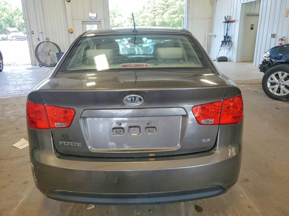 2010 Kia Forte VIN KNAFU4A21A5275237 COPART salvage auction — MINOR DENT/SCRATCHES, MN - CERTIFICATE OF TITLE, sold $500 on 2026-07-09 (photo 6)