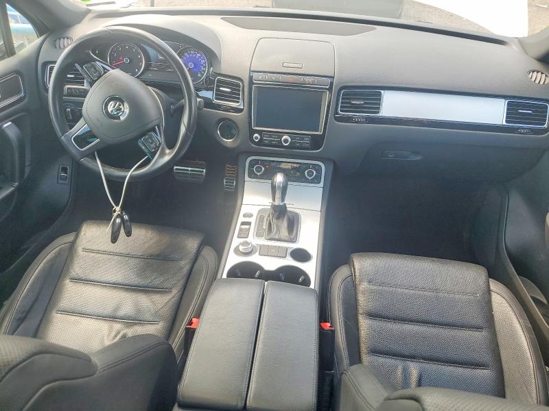 2017 Volkswagen Touareg VIN WVGRF7BP1HD006060 COPART salvage auction — FRONT END, Ia - Cert Of Title-Salvage Title, sold $1,300 on 2026-07-31 (photo 8)