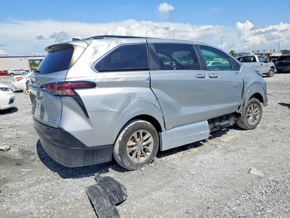 2025 Toyota Sienna VIN 5TDJRKEC3SS267254 COPART salvage auction — SIDE, FL - CERT OF TITLE SLVG REBUILDABLE (P), sold $9,700 on 2026-07-24 (photo 3)