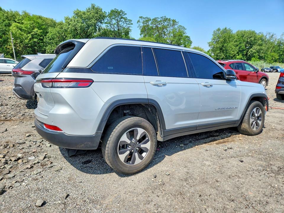 2023 Jeep Grand cherokee VIN 1C4RJYB61PC626072 COPART salvage auction — FRONT END, Wv - Certificate Of Title, sold $8,700 on 2026-08-11 (photo 3)