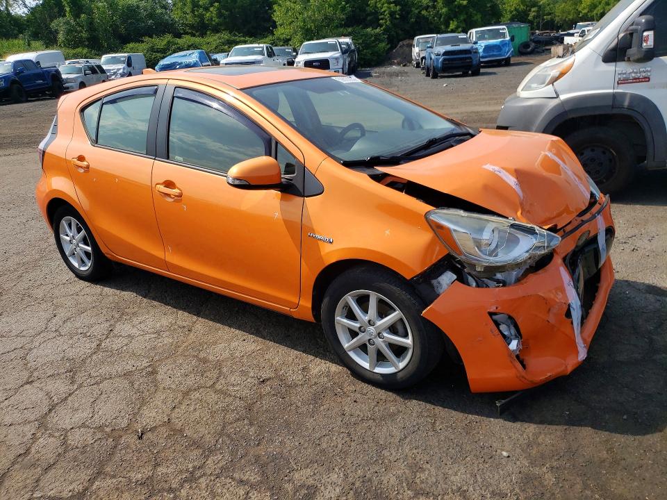 2015 Toyota Prius c VIN JTDKDTB35F1114049 COPART salvage auction — FRONT END, CT - CERT OF TITLE-SALVAGE, sold $2,000 on 2026-07-17 (photo 4)