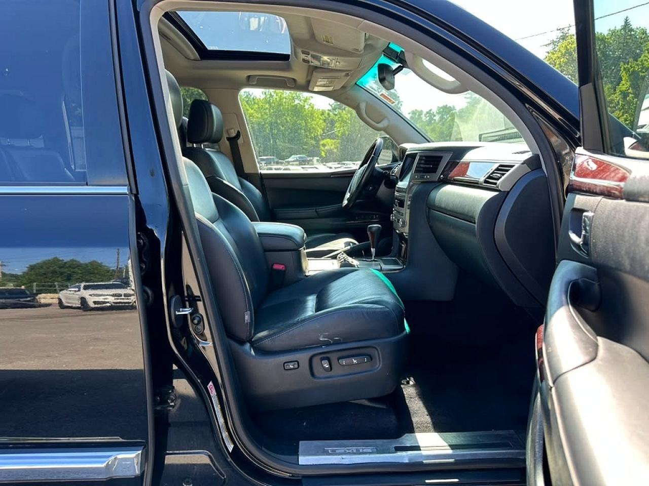 2015 Lexus Lx VIN JTJHY7AX1F4166719 COPART salvage auction — Minor Dent/Scratches, MA - CERTIFICATE OF TITLE, sold $23,200 on 2026-08-12 (photo 5)