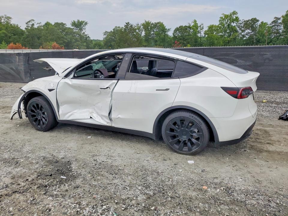2022 Tesla Model y VIN 7SAYGDEEXNF318925 COPART salvage auction — FRONT END, Salvage Title, sold $2,800 on 2026-07-20 (photo 2)