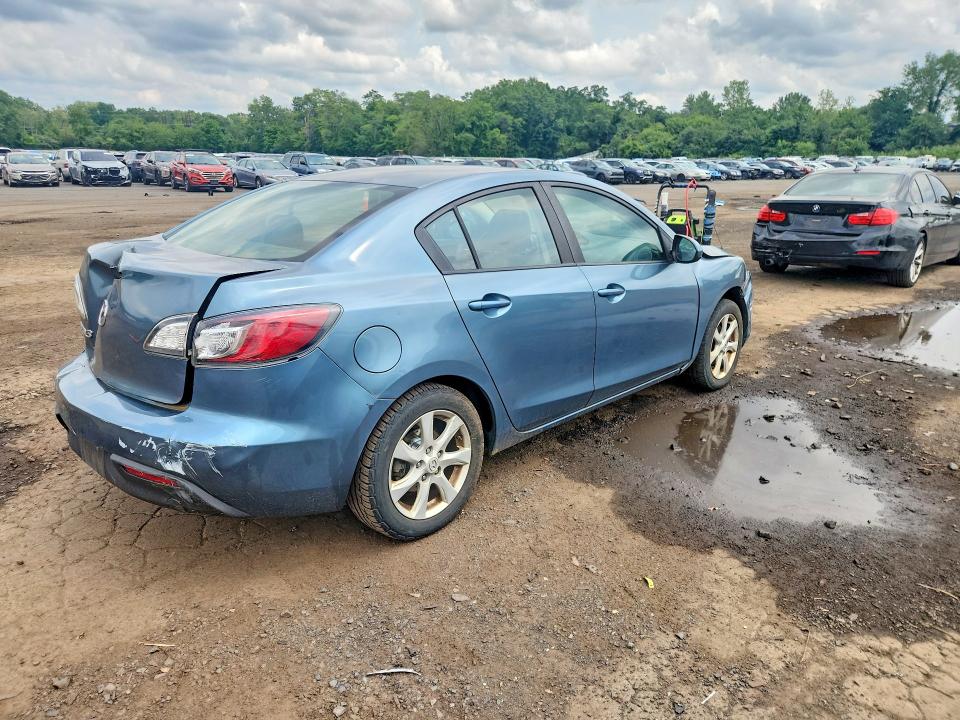 2011 Mazda 3 VIN JM1BL1VG5B1357103 COPART salvage auction — REAR END, CT - CERT OF TITLE-SALVAGE, sold $500 on 2026-07-31 (photo 3)