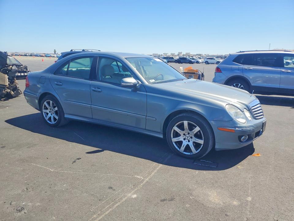 2007 Mercedes-benz E-class VIN WDBUF56X27B067021 COPART salvage auction — MINOR DENT/SCRATCHES, CA - DIS/DLR/EXP ONLY CLEAN TITLE, sold $425 on 2026-08-17 (photo 4)