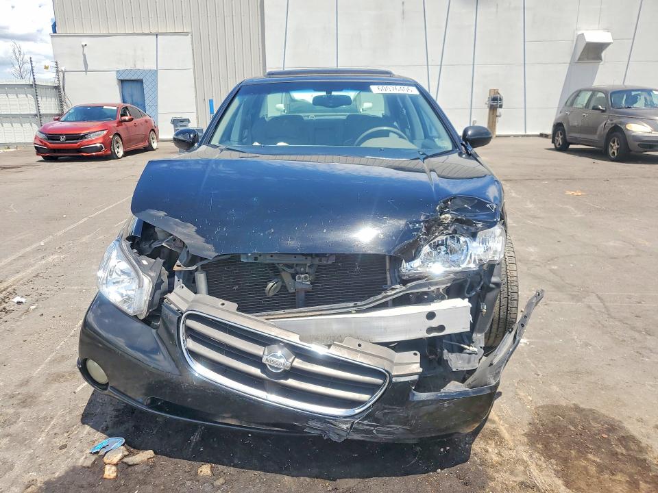 2001 Nissan Maxima VIN JN1CA31D51T814550 COPART salvage auction — FRONT END, FL - CERT OF TITLE SLVG REBUILDABLE, sold $600 on 2026-07-27 (photo 5)